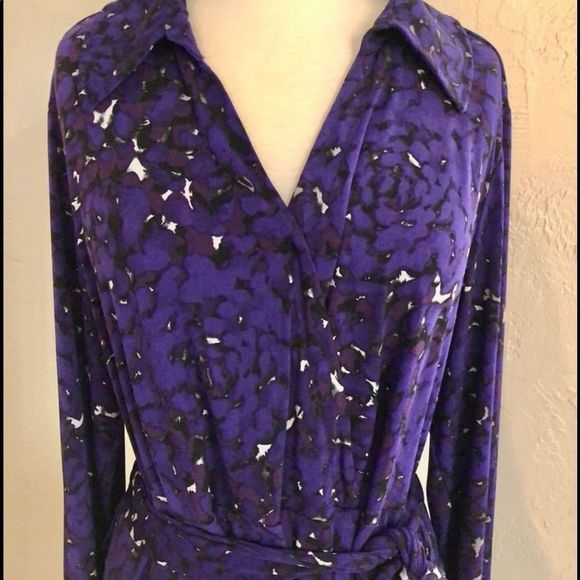 In excellent condition- soft and flowy material with detached belt. Size 18/20 - Picture 3 of 4